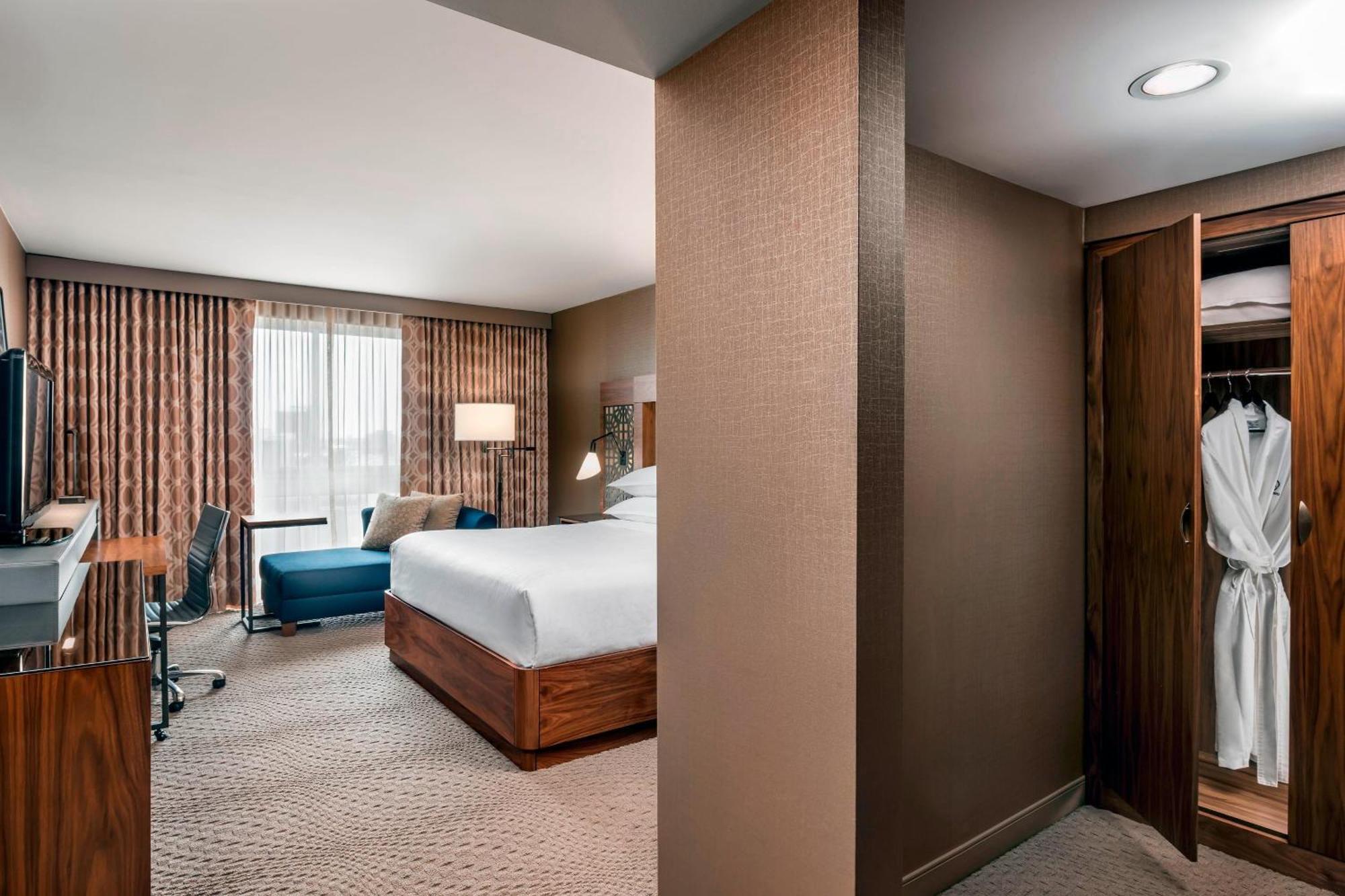 Larger Guest room 1 King Golf view High floor,1543779088:JPEG